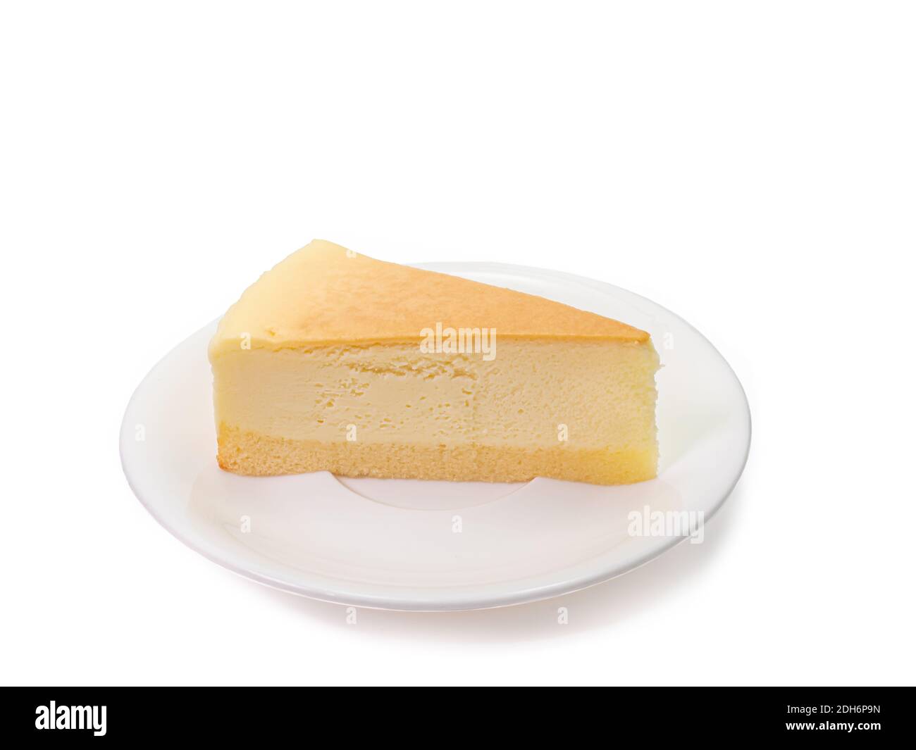 Il primo piano di panetteria di formaggio yummy affettato dolce dessert isolato su sfondo bianco. Foto Stock