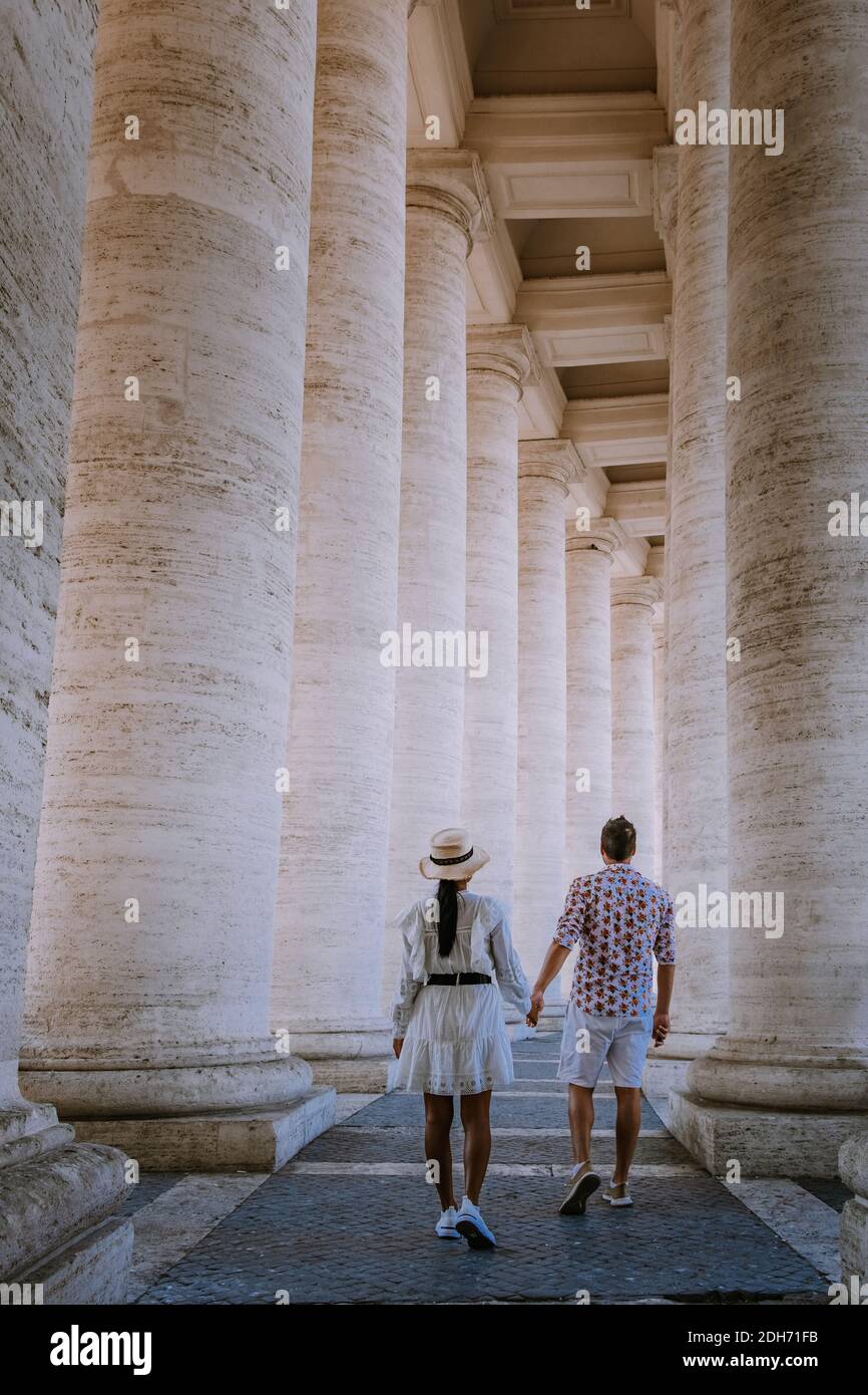 Basilica di San Pietro al mattino da Via della conciliazione a Roma. Città del Vaticano Roma Italia. Architettura e landmar di Roma Foto Stock