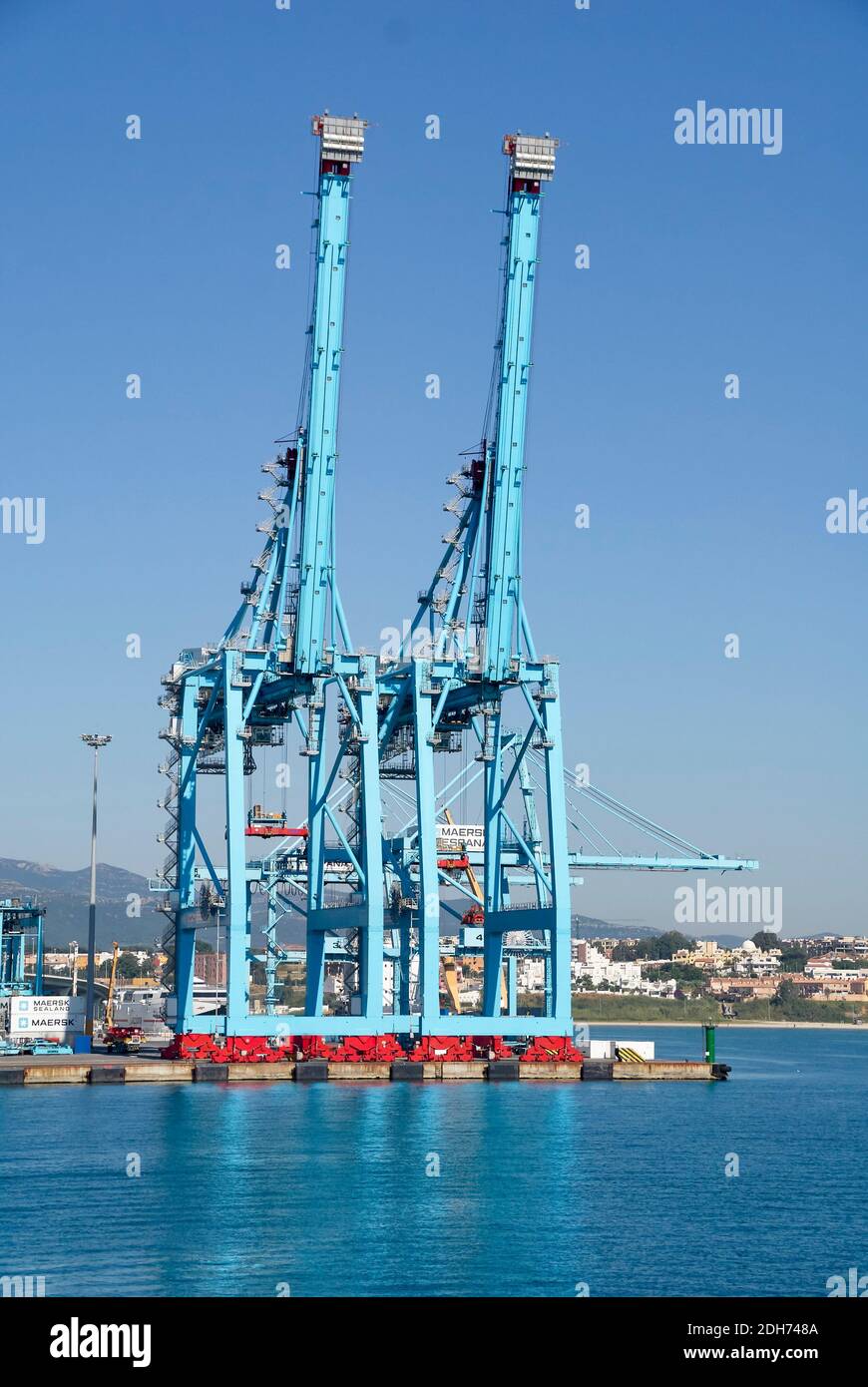 Gru di carico nel porto di Algeciras sulla costa di Cadice. Andalusia, Spagna. Giugno 2008 Foto Stock