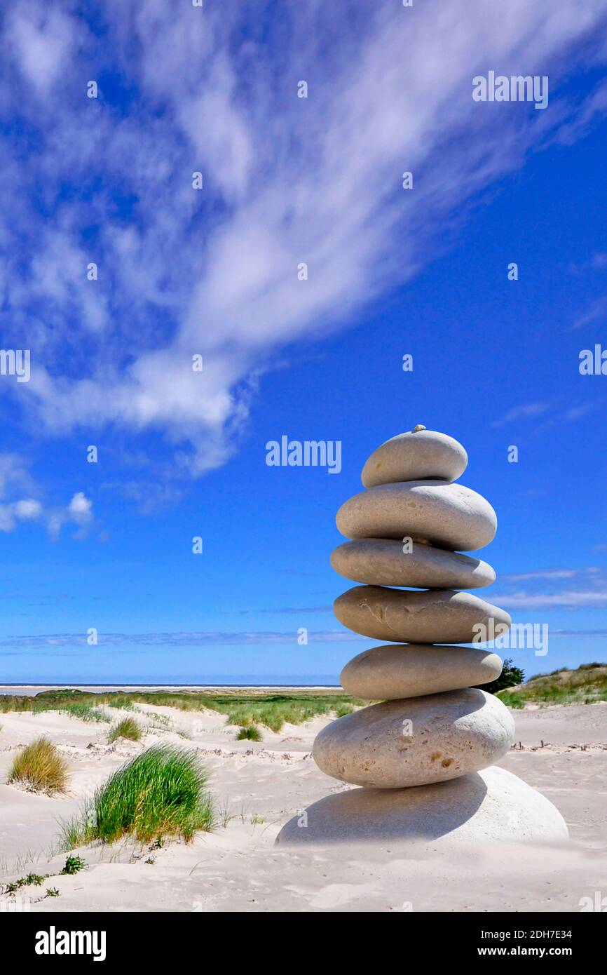 Kieselsteinturm am Strand, Insel Borkum, Ostfriesische Inseln, Foto Stock