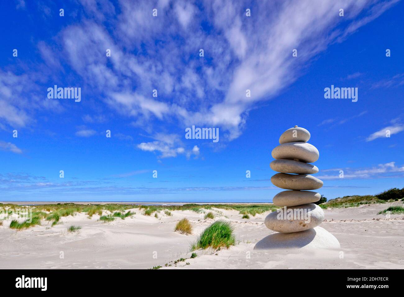 Kieselsteinturm am Strand, Insel Borkum, Ostfriesische Inseln, Foto Stock