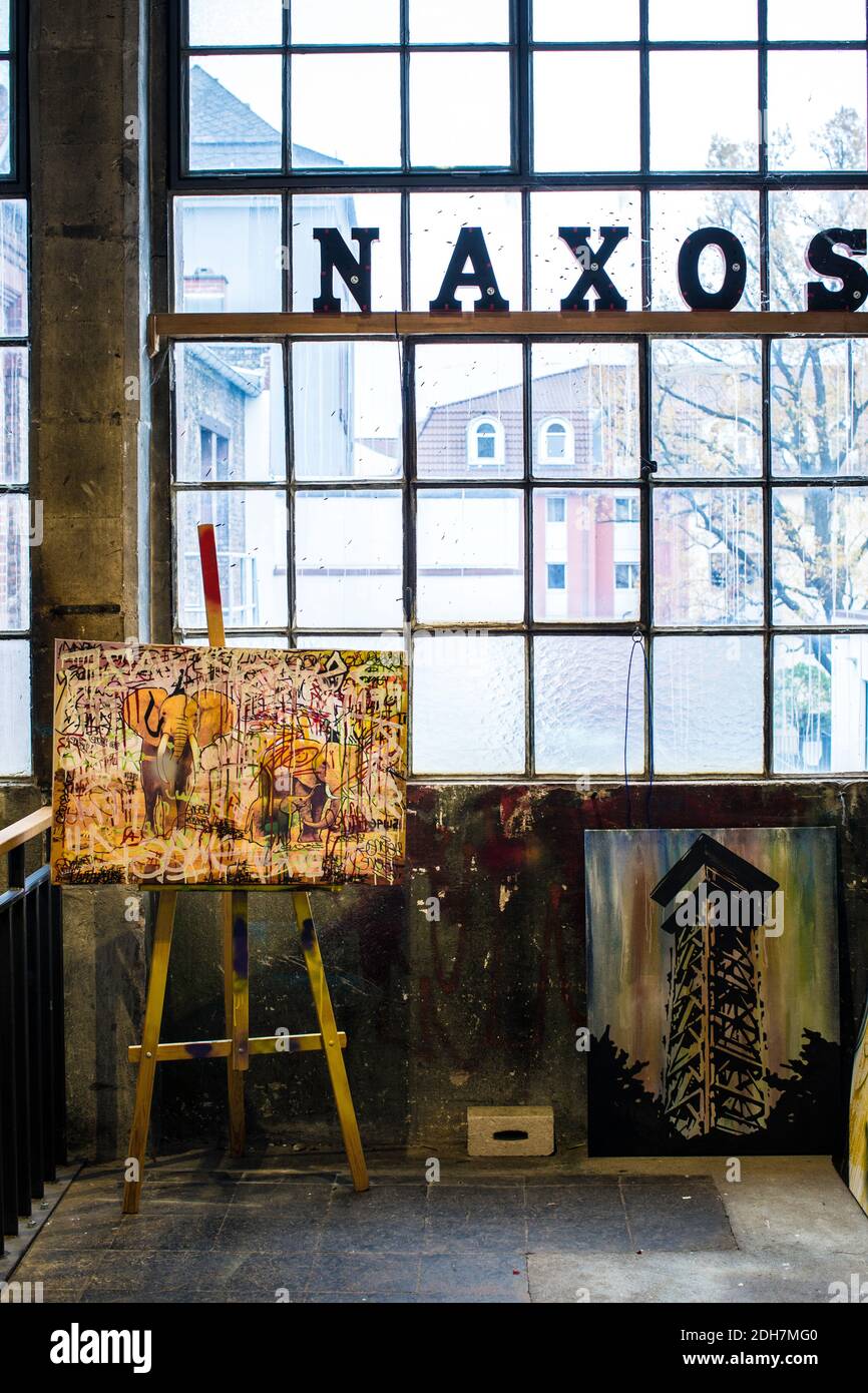 Atelier Naxoshalle è uno spazio di galleria e utilizzato anche come spazio espositivo a Francoforte sul meno, Assia, Germania Foto Stock Atelier Naxoshalle è uno spazio di galleria e utilizzato anche come spazio espositivo a Francoforte sul meno, Assia, Germania Foto Stock