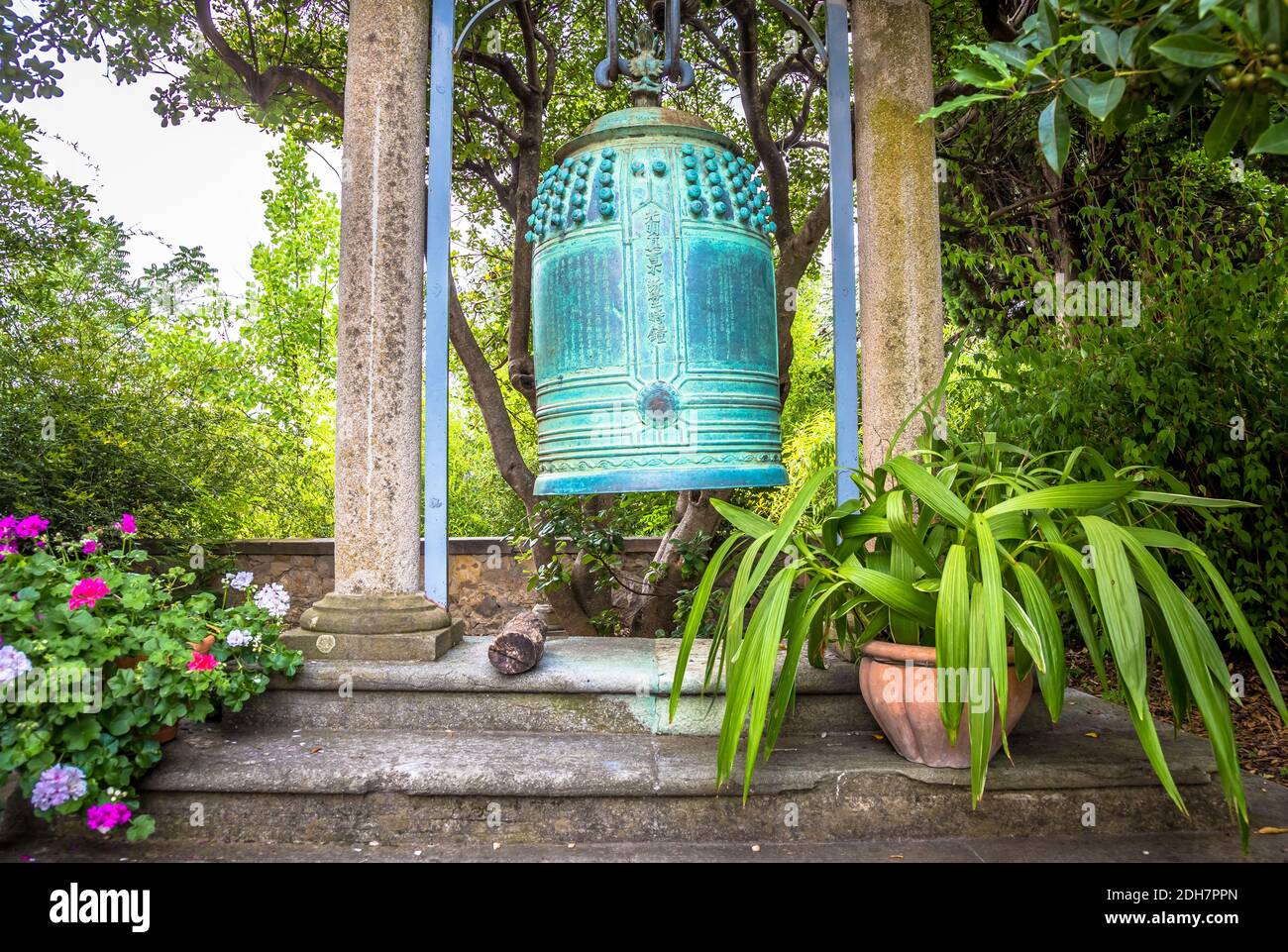 Vecchia campana giapponese finemente realizzata in bronzo Foto Stock