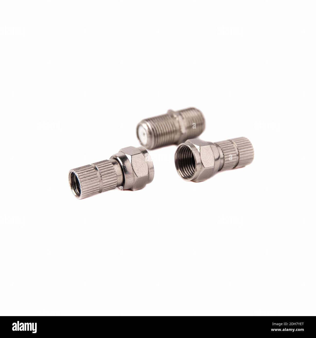 F-rg6 lato f e connettore femmina f isolati su bianco sfondo Foto Stock