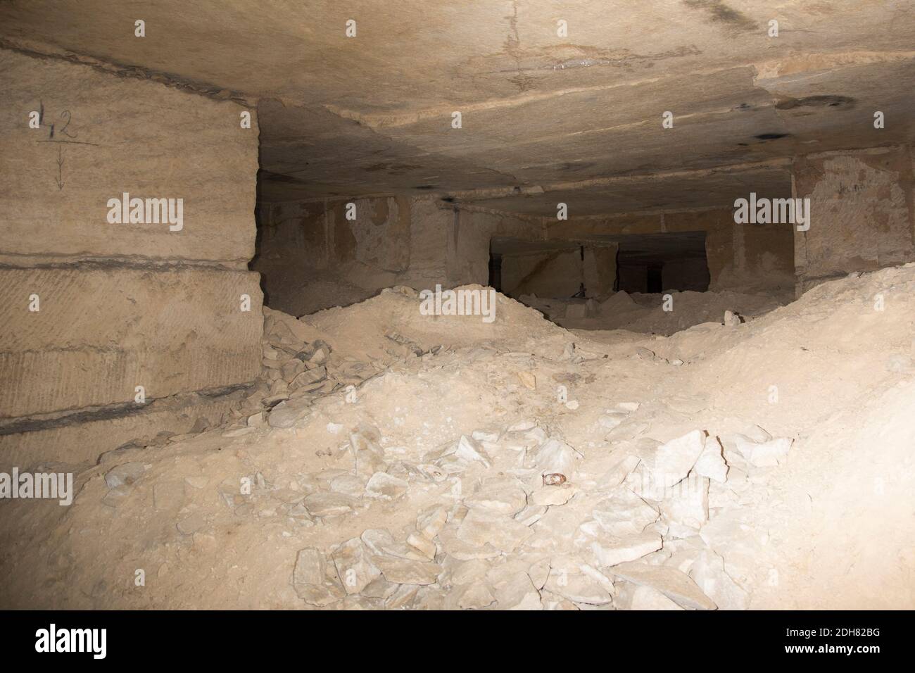 Bat Cave in una cava, Francia Foto Stock