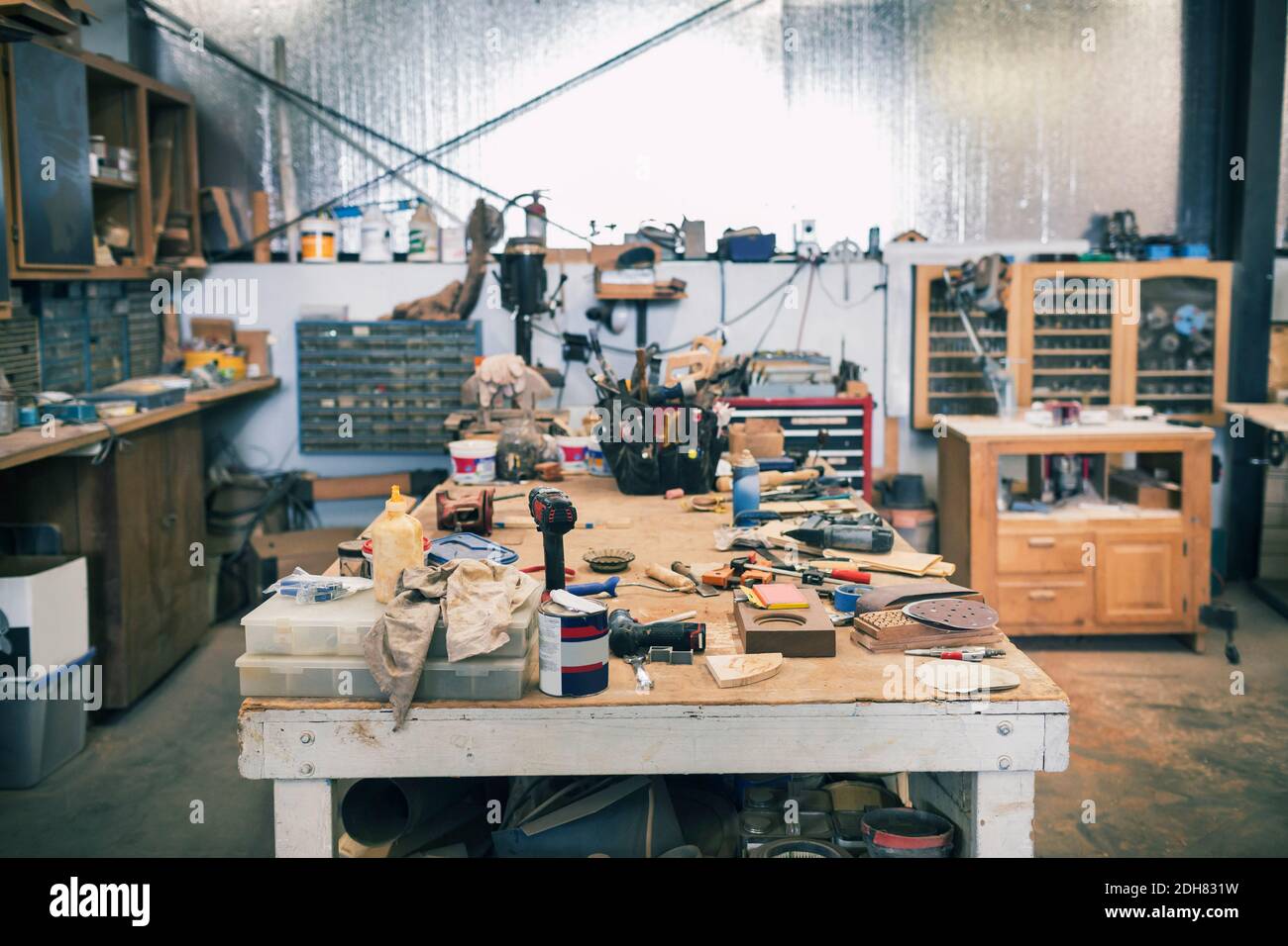 Interno del laboratorio di falegnameria Foto Stock