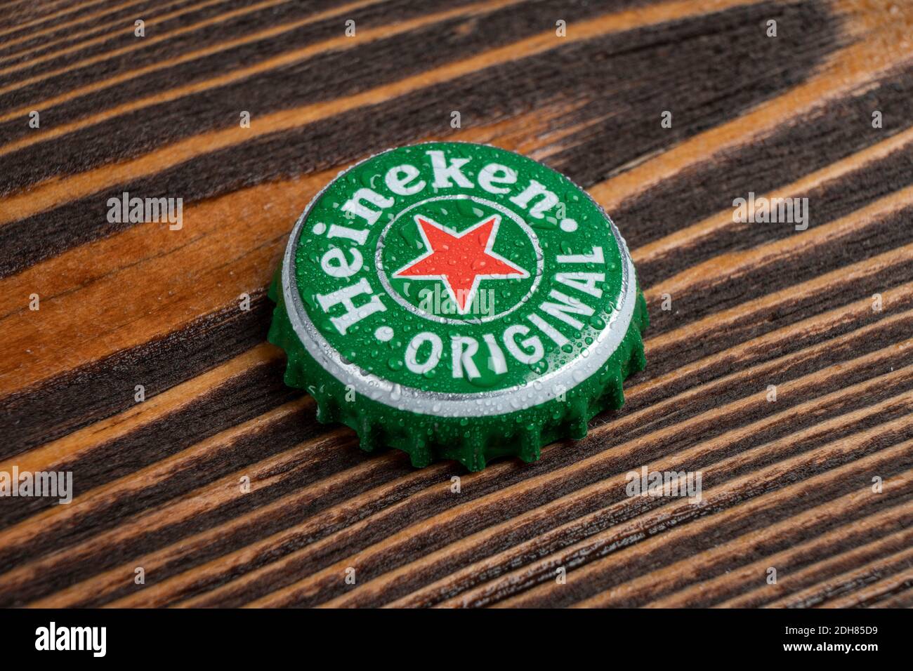 Heineken beer bottle cap on immagini e fotografie stock ad alta risoluzione  - Alamy