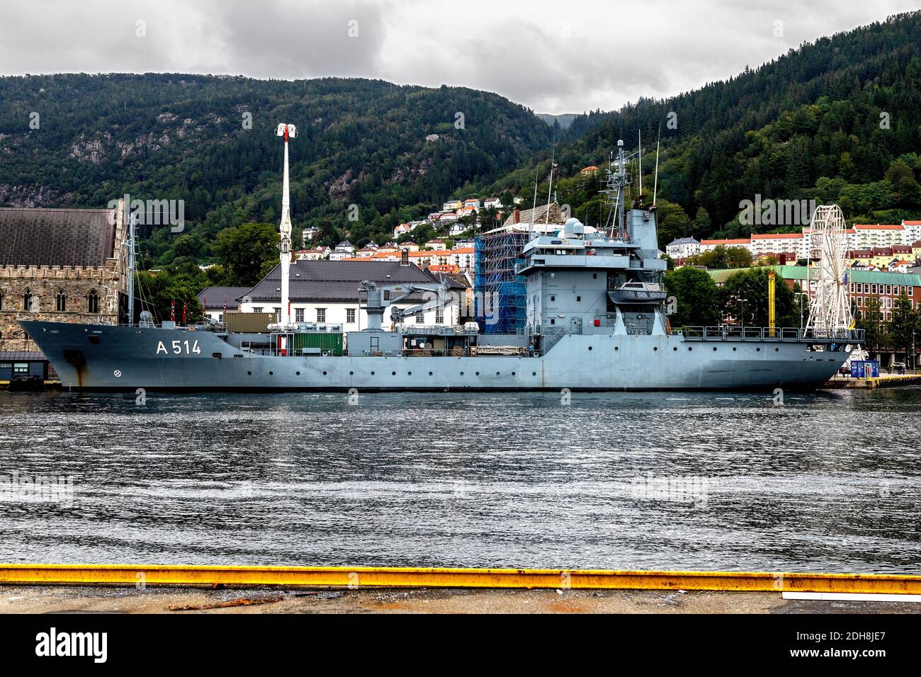 Nave navale tedesca Werra (A514) nel vecchio porto di Bergen, Norvegia. Una classe Elbe di tipo 404. Foto Stock