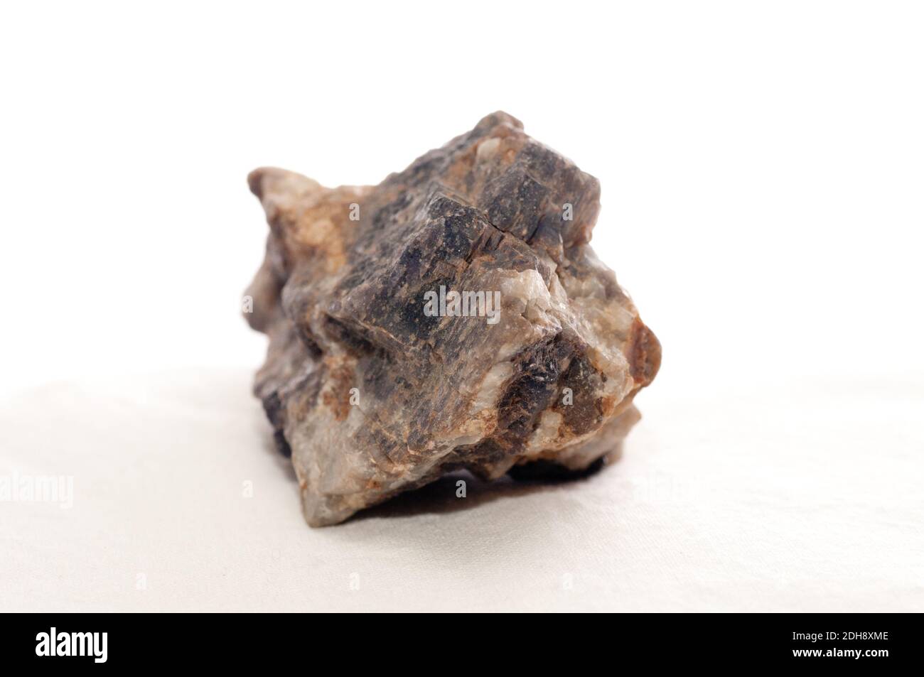 Colorati campione minerale di scapolite cristalli, per geologia scienza Foto Stock