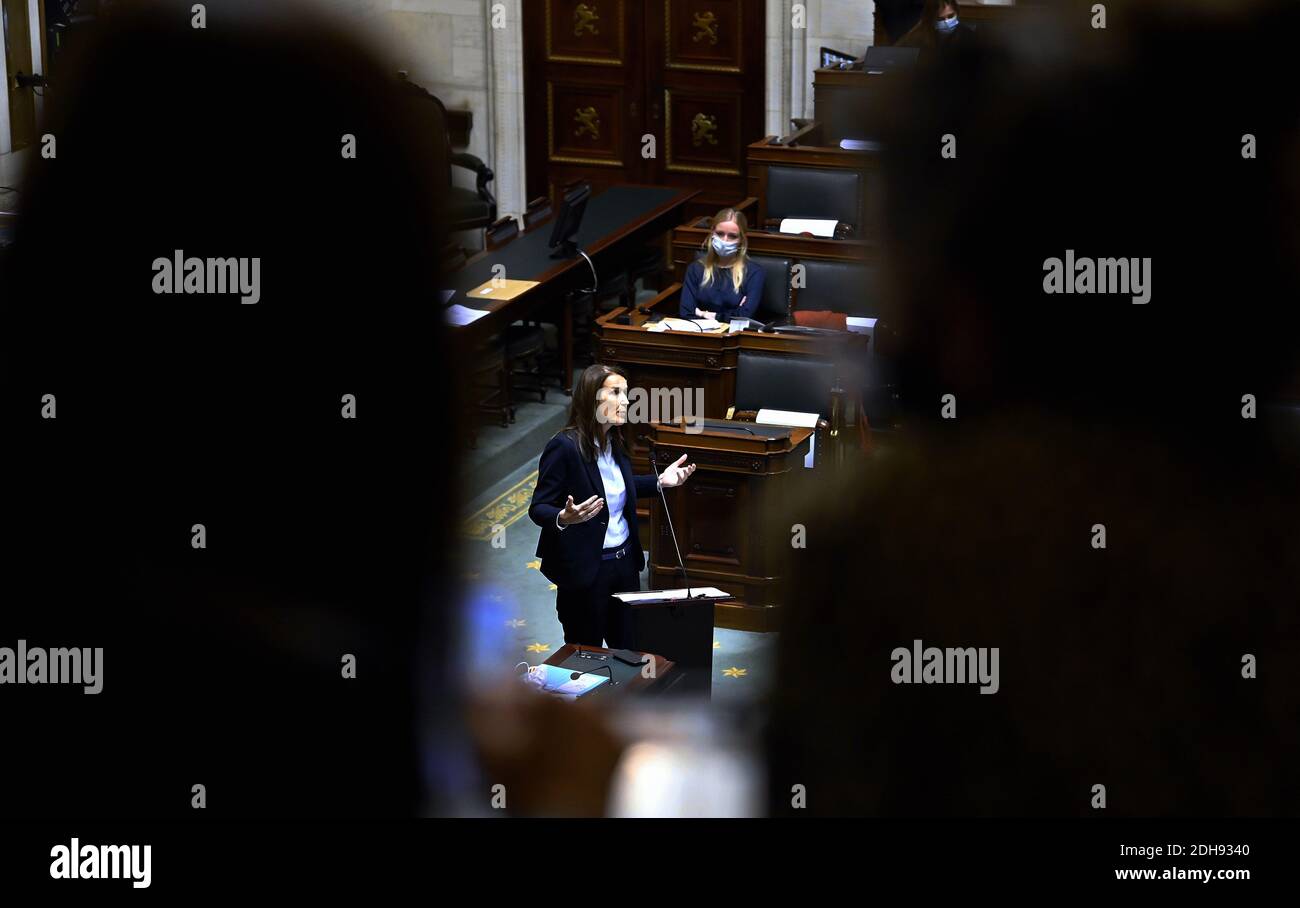 Il ministro degli Affari Esteri Sophie Wilmes ha raffigurato, giovedì 10 dicembre 20, una sessione plenaria del Parlamento federale a Bruxelles Foto Stock