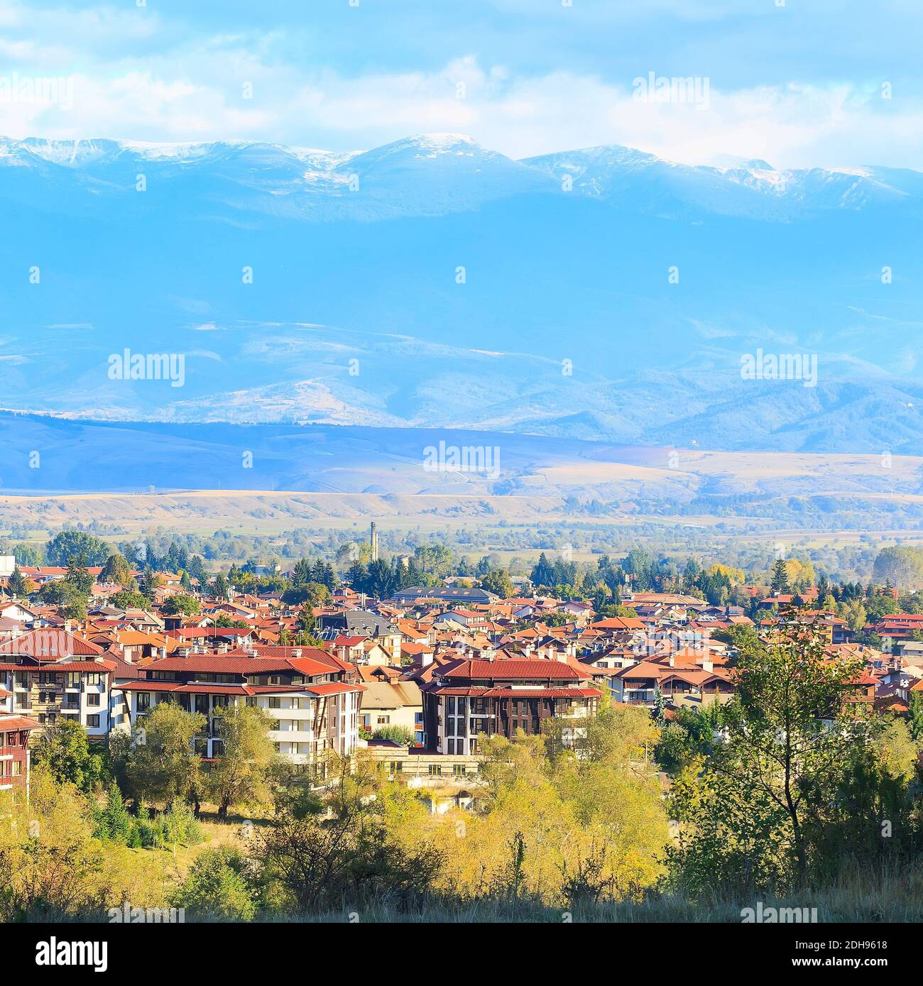 Bansko panorama della città d'autunno, Bulgaria Foto Stock
