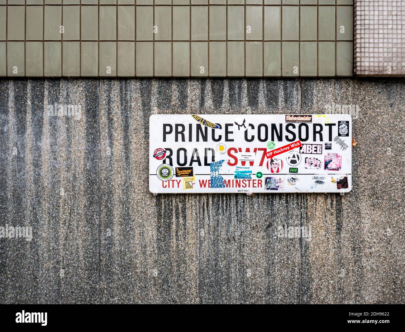 Prince Consort Road, Londra SW7. Un cartello con etichetta per Prince Consort Road che ospita l'Imperial College e il Royal College of Music. Foto Stock