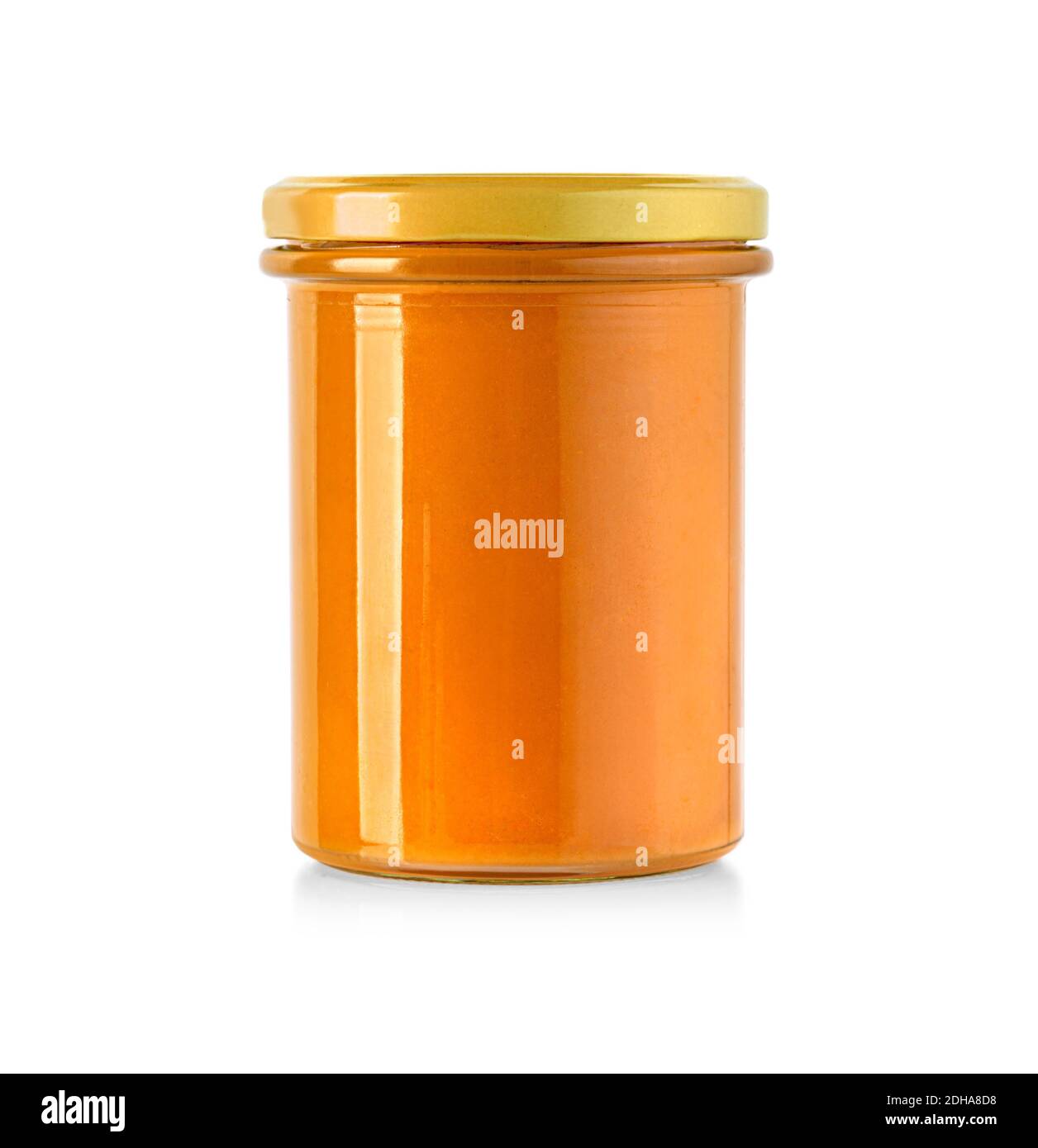Succo o marmellata vetro vaso arancione bottiglia su sfondo bianco isolato. Pronto per il tuo design. Imballaggio del prodotto con percorso di ritaglio Foto Stock