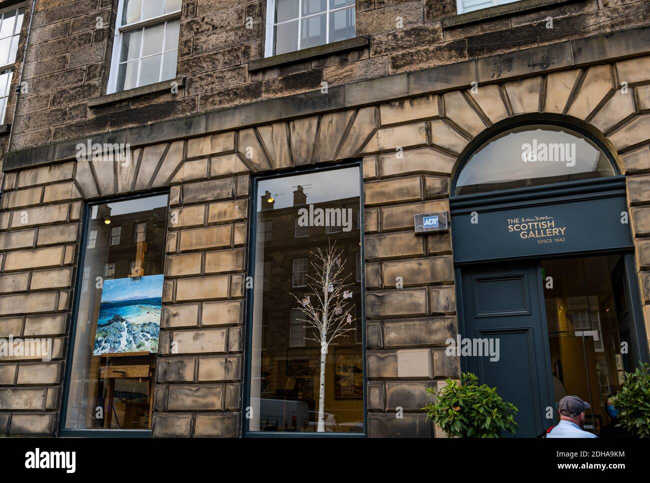 Facciata della Scottish Gallery con pittura dell'artista scozzese Frances Macdonald, Edimburgo, Scozia, Regno Unito Foto Stock