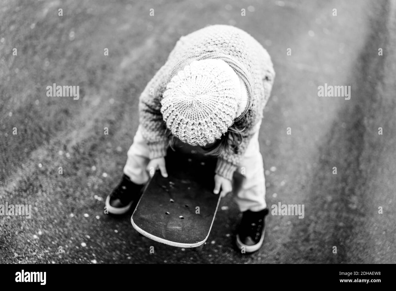 Skateboard bambina immagini e fotografie stock ad alta risoluzione - Alamy