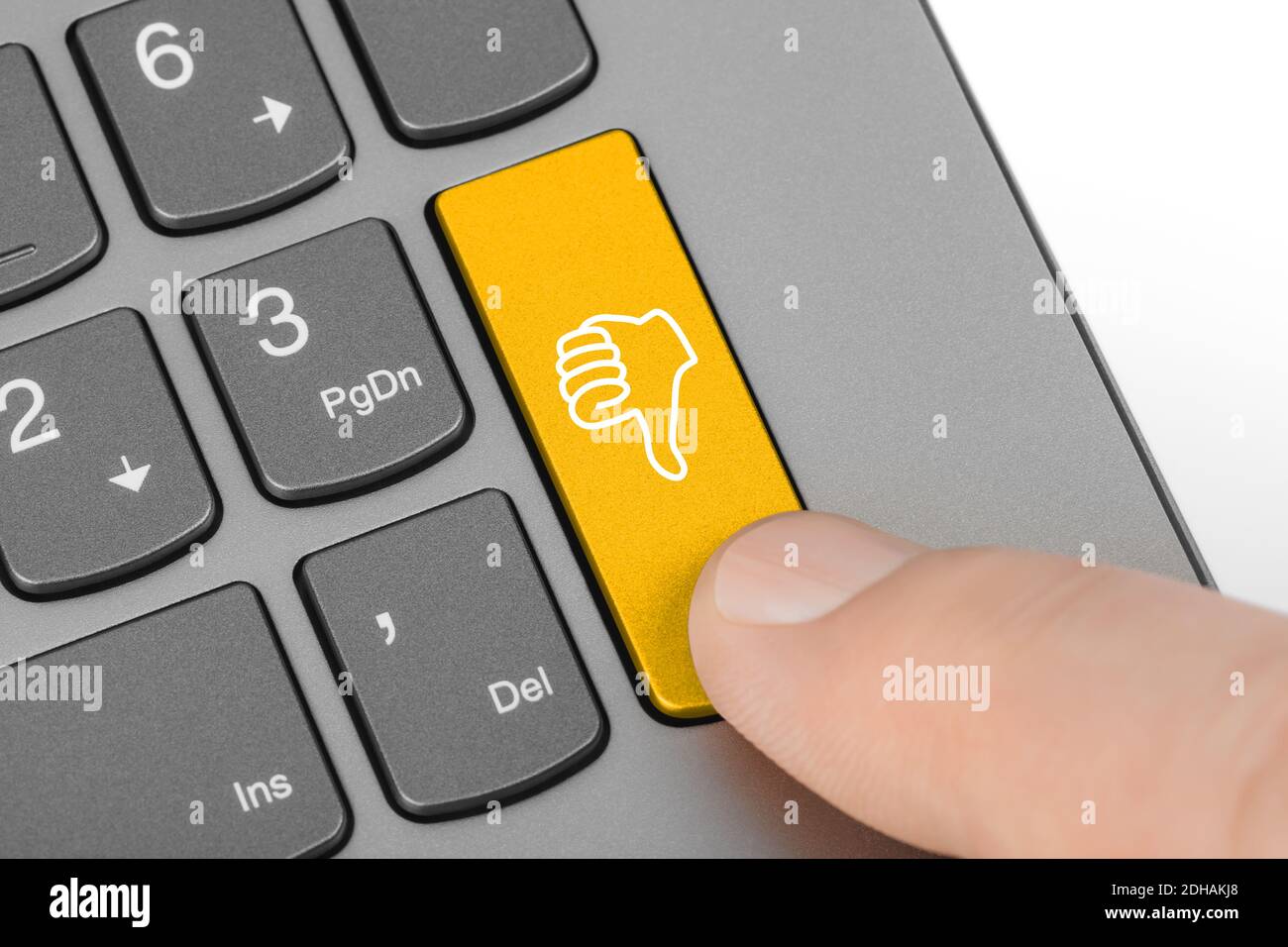 Tastiera del computer con il pollice il tasto Foto Stock