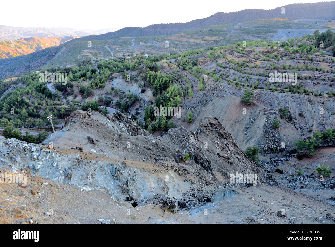 La miniera di Pano Amiantos, che era il più grande scavo di amianto d'Europa, chiude nel 1988, la regione dei monti Troodos Limassol, Cipro Foto Stock