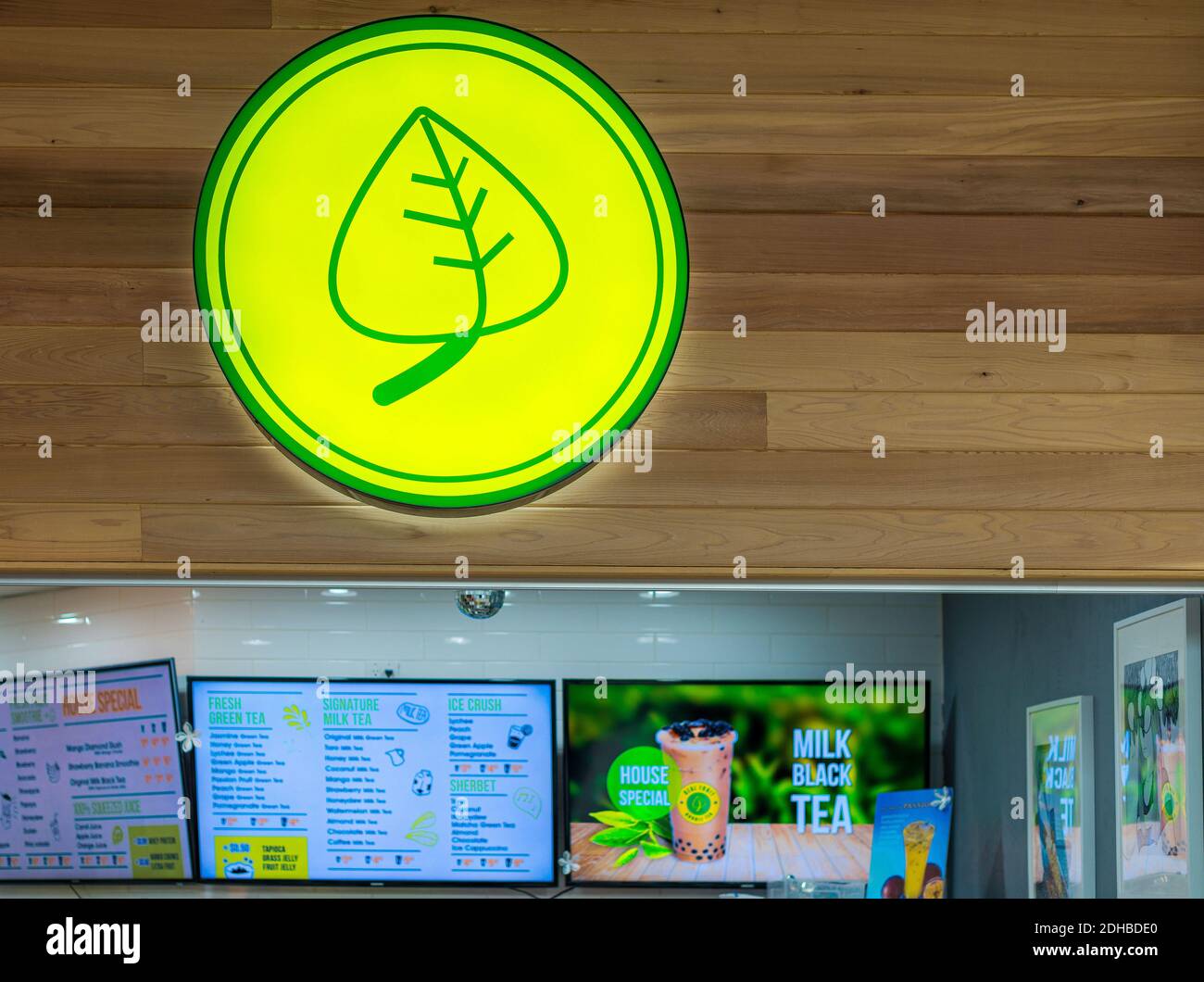 Supporto per frullato alla frutta vera: Logo verde. Le temperature che aumentano a causa della molla, i frullati diventano più popolari. Foto Stock