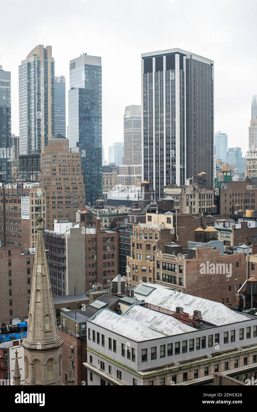 Vista dalla Fifth Avenue, dal tetto a Manhattan New York Foto Stock