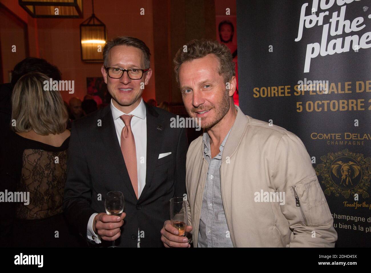 Exclusif - Gerald R.Krischek DG Hotel Prince de Galles et le chanteur Sinclair a la soiree speciale degustazione Champagne COMTE DELIVIE 'Toast for the planet' au Prince De Galles Hotel 05 ottobre 2017 a Parigi, Francia. Foto di Nasser Berzane/ABACAPRESS.COM Foto Stock