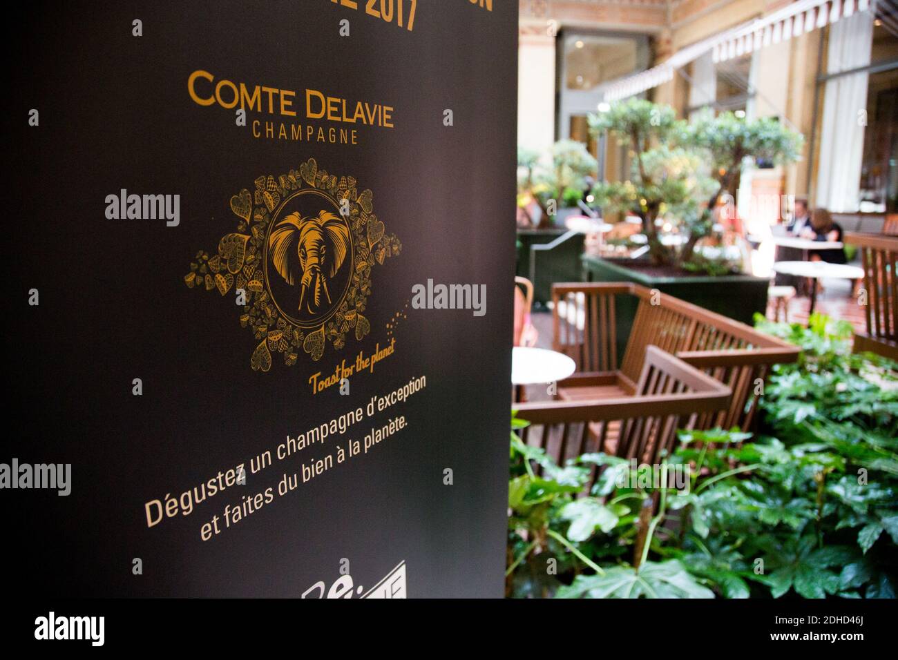 Exclusif - Soiree speciale degustazione Champagne COMTE DELIVIE 'Toast for the Planet' au Prince De Galles Hotel 05 ottobre 2017 a Parigi, Francia. Foto di Nasser Berzane/ABACAPRESS.COM Foto Stock