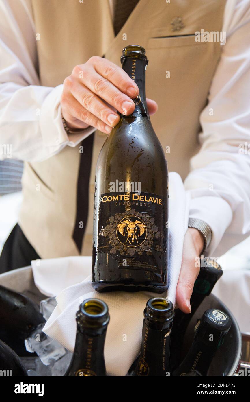 Exclusif - Soiree speciale degustazione Champagne COMTE DELIVIE 'Toast for the Planet' au Prince De Galles Hotel 05 ottobre 2017 a Parigi, Francia. Foto di Nasser Berzane/ABACAPRESS.COM Foto Stock