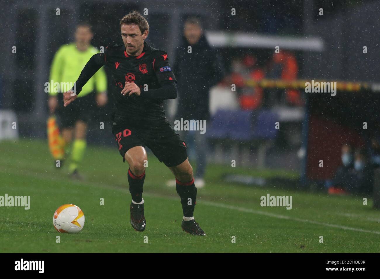 Napoli, Italia. 10 dicembre 2020. Il difensore spagnolo di Real Sociedad Nacho Monreal controlla la palla durante la partita di calcio della UEFA Europa League SSC Napoli vs Real Sociedad.Napoli e Real Sociedad ha disegnato 1-1. Credit: Agenzia fotografica indipendente/Alamy Live News Foto Stock