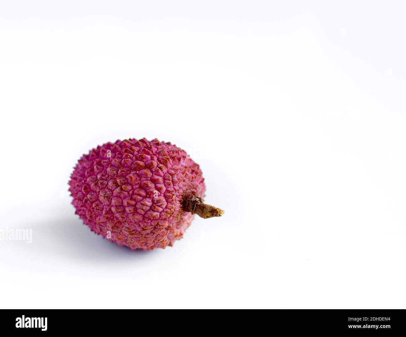 Litchi. Litchi freschi isolati su sfondo bianco Foto Stock