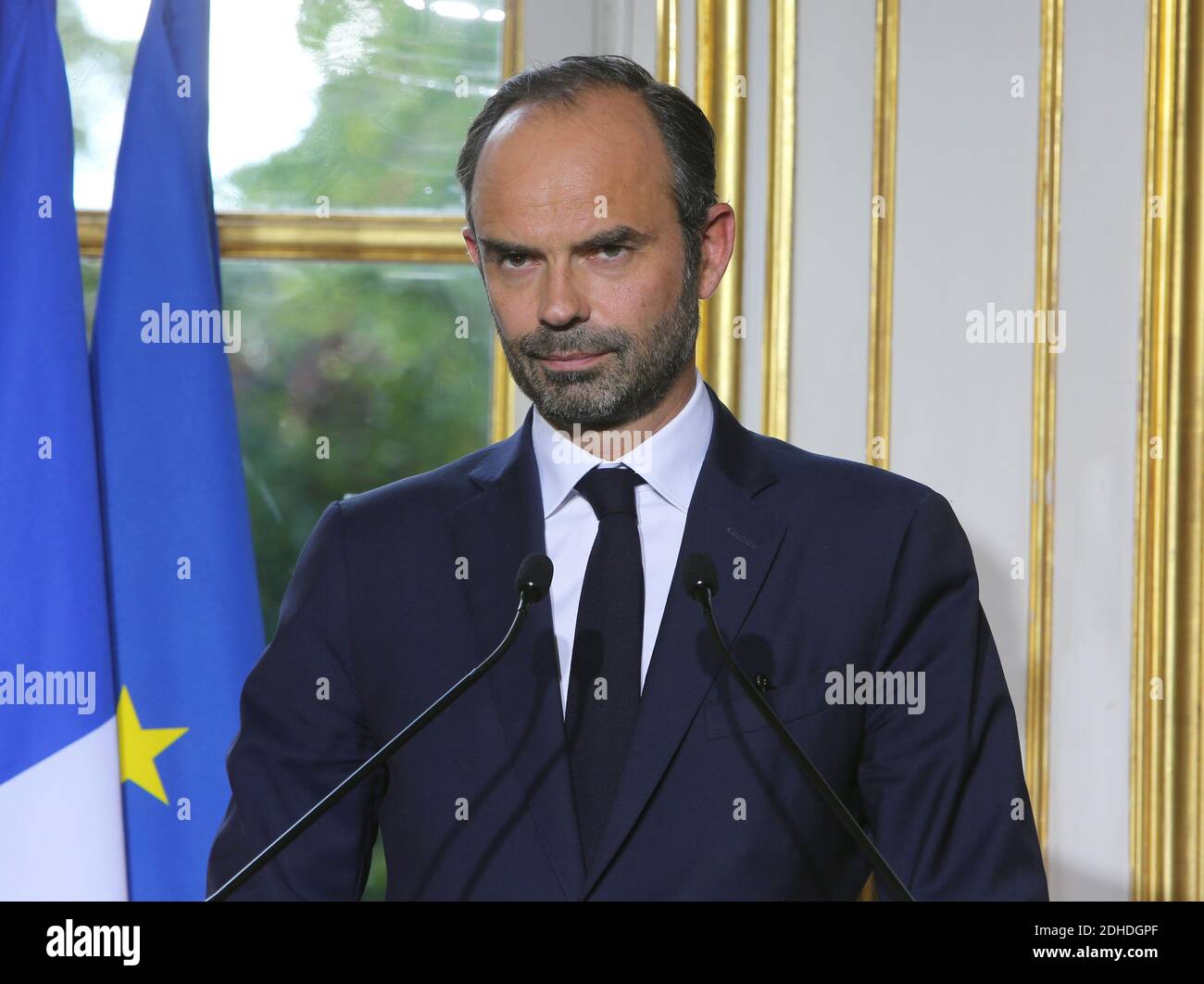Il primo Ministro francese Edouard Philippe all'Hotel De Matignon, a