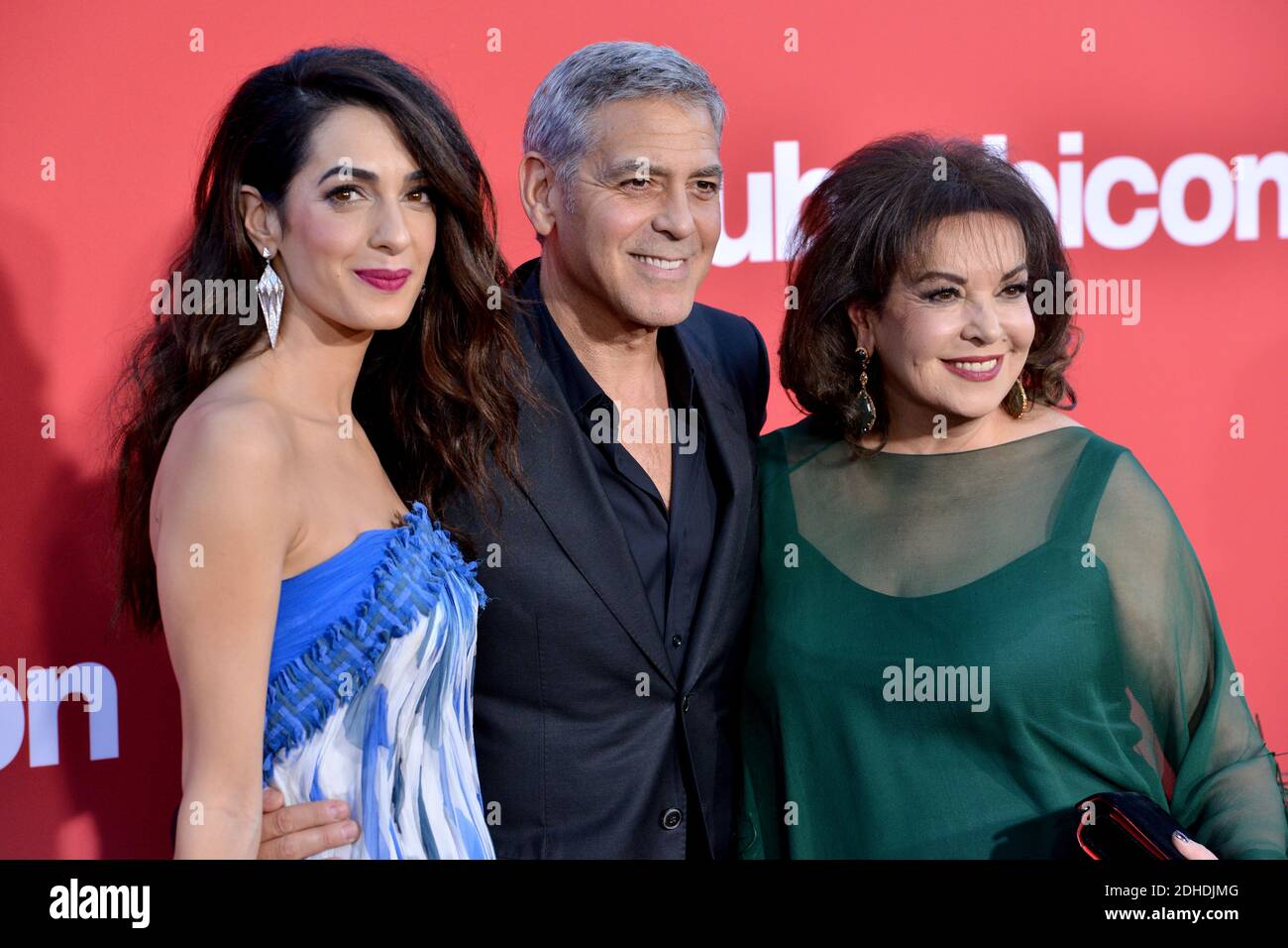 George Clooney, Amal Clooney e Baria Alamuddin partecipano alla prima di Paramount Pictures 'Suburbicon' al Regency Village Theatre il 22 ottobre 2017 a Los Angeles, California, USA. Foto di Lionel Hahn/ABACAPRESS.COM Foto Stock