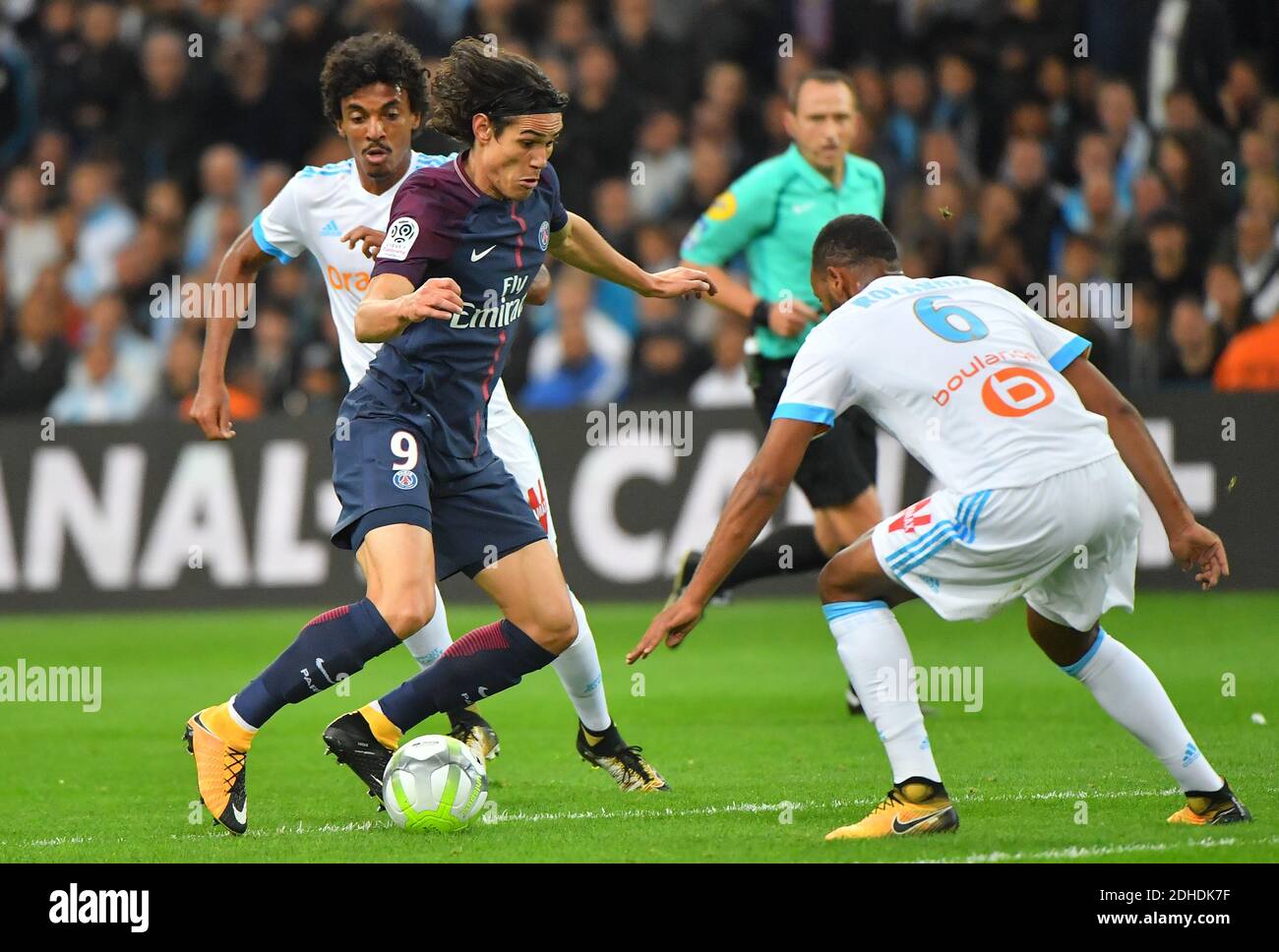 Edinson Cavani di Parigi Saint-Germain durante la Ligue 1 Olympique de Marseille (OM) contro Paris Saint-Germain (PSG) il 22 ottobre 2017, al Velodrome Stadium di Marsiglia, Francia. Il gioco si è concluso in un pareggio di 2-2. Foto di Christian Liegi/ABACAPRESS.COM Foto Stock