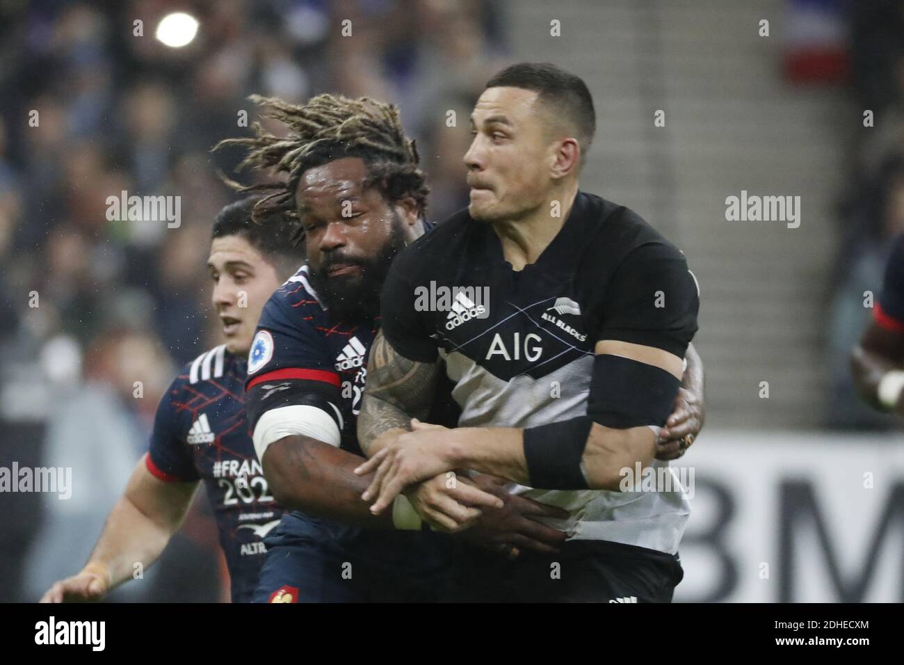 Mathieu Bastareaud in Francia affronta la Sonny Bill Williams della Nuova Zelanda durante una partita di rugby friendly Test, Francia contro Nuova Zelanda a Stade de France, St-Denis, Francia, l'11 novembre 2017. Francia la Nuova Zelanda ha vinto il 38-18. Foto di Henri Szwarc/ABACAPRESS.COM Foto Stock