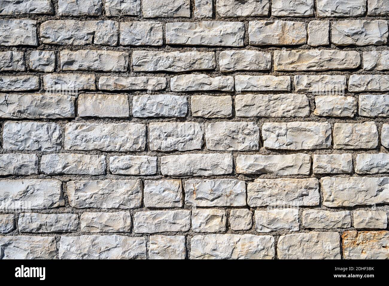 Sfondo da un muro di pietra naturale uniforme Foto Stock