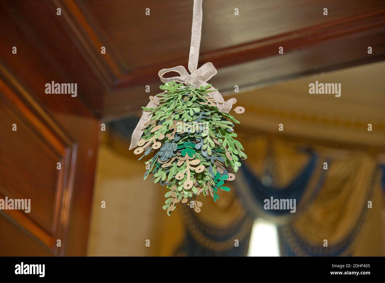 Decorazioni natalizie in cartapesta immagini e fotografie stock ad alta  risoluzione - Alamy