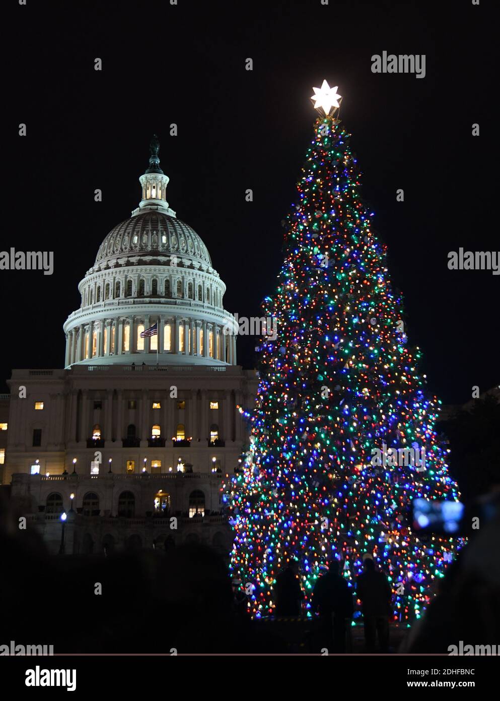 Cerimonia di illuminazione dell'albero di Natale del Campidoglio degli Stati Uniti 6 dicembre 2017 a Washington, DC, USA. L'albero di Natale del Campidoglio è una tradizione dal 1964, e quest'anno l'albero è stato scelto dalla Kootenai National Forest in Montana. Foto di Olivier Douliery/ABACAPRESS.COM Foto Stock