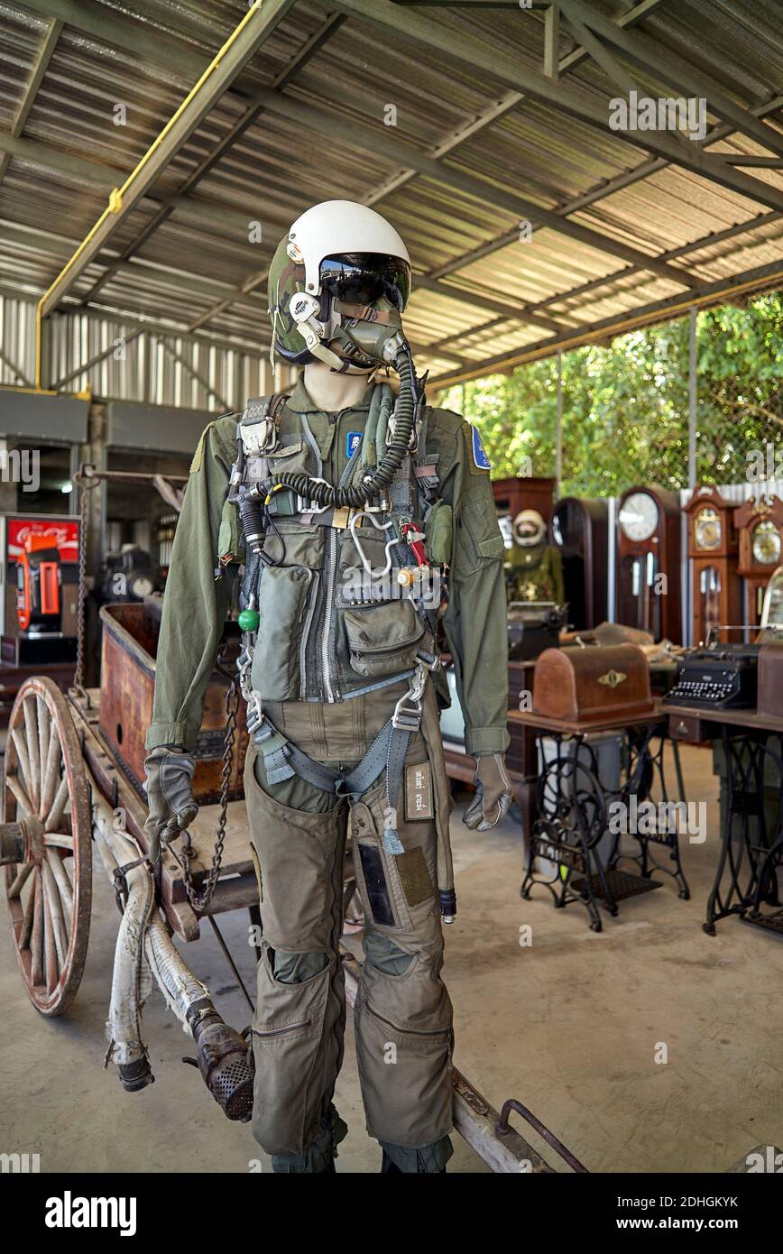Abbigliamento da combattimento pilota da combattimento e respiratore di ossigeno In mostra in occasione di una mostra della seconda guerra mondiale Foto Stock