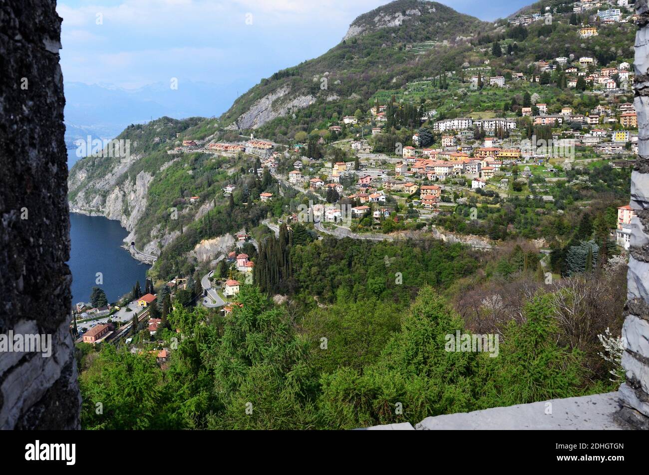 Vista di Varenna dal Castello di Vezio Lago di Como Foto Stock