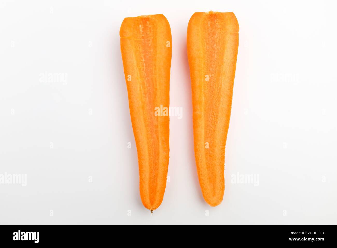 Una deliziosa carota d'arancia. Carota allungata Foto Stock