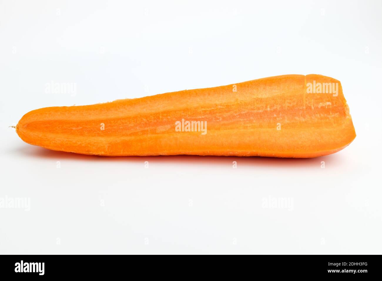 Una deliziosa carota d'arancia. Carota allungata Foto Stock