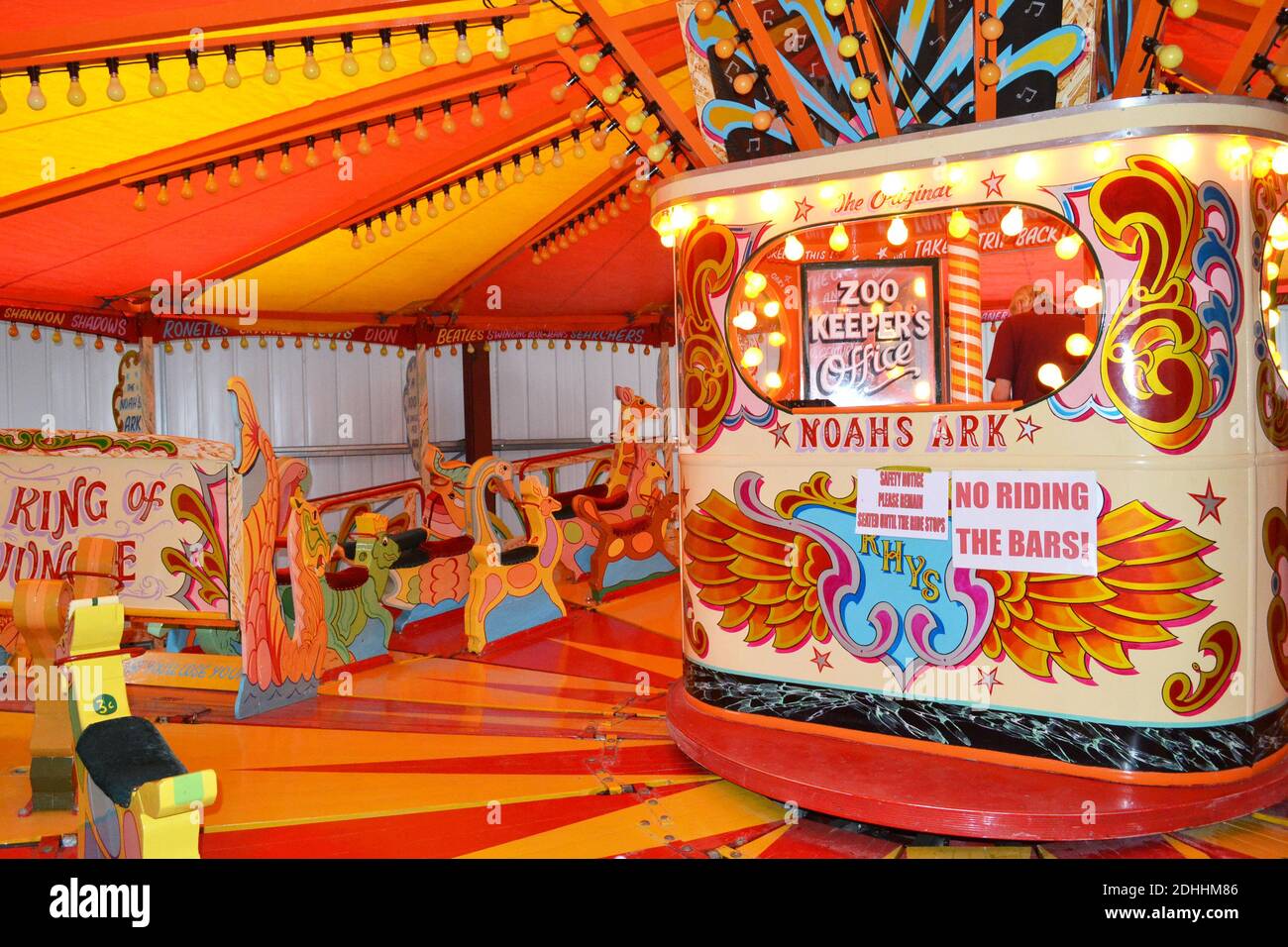 Noahs Ark, una passeggiata nella zona fieristica degli inizi del XX secolo presso la Scarborough Fair Collection e il Vintage Transport Museum di Scarborough, nello Yorkshire, Regno Unito Foto Stock