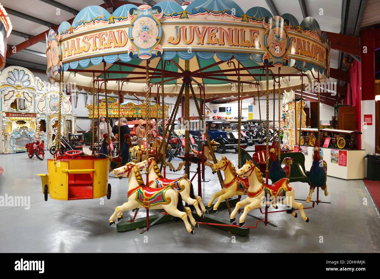 Giostra per bambini presso la Scarborough Fair Collection e il Vintage Transport Museum di Scarborough, Yorkshire, Regno Unito Foto Stock