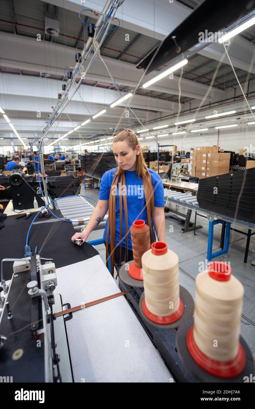 Nuovo stabilimento di assemblaggio di Samsonite a Szekszárd, vicino alla capitale ungherese, Budapest. Foto Stock