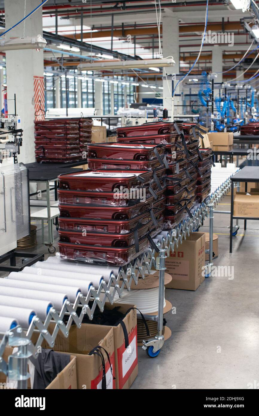 Nuovo stabilimento di assemblaggio di Samsonite a Szekszárd, vicino alla capitale ungherese, Budapest. Foto Stock