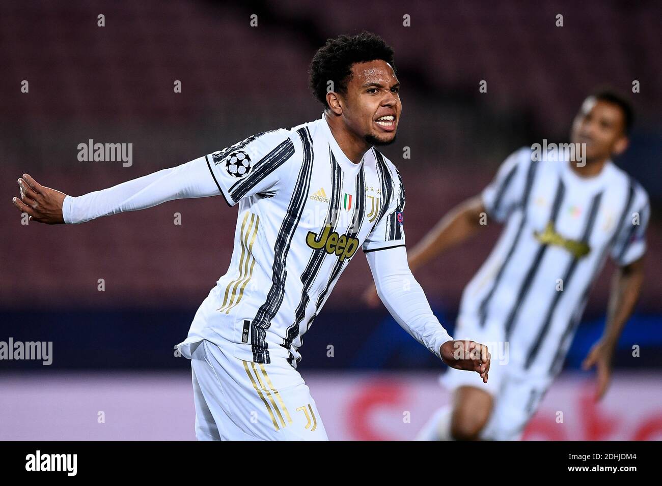 Barcellona, Spagna - 08 dicembre 2020: Weston McKennie della Juventus FC festeggia dopo aver segnato un gol durante la partita di calcio della UEFA Champions League Group G tra il FC Barcellona e la Juventus. La Juventus FC ha vinto nel 3-0 il FC Barcelona. Credit: Nicolò campo/Alamy Live News Foto Stock