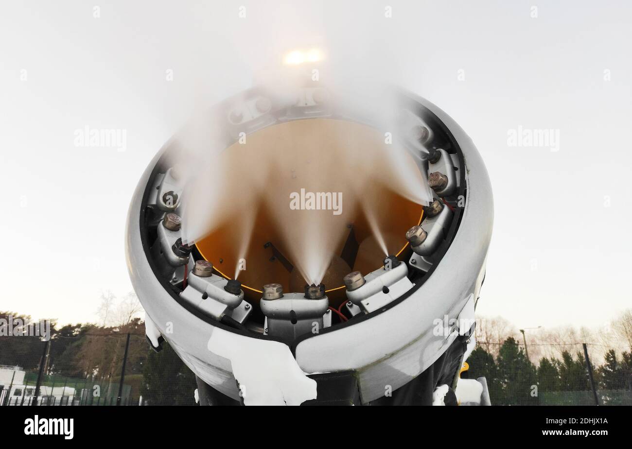 Pistola da neve mobile per la produzione di neve artificiale. Foto Stock