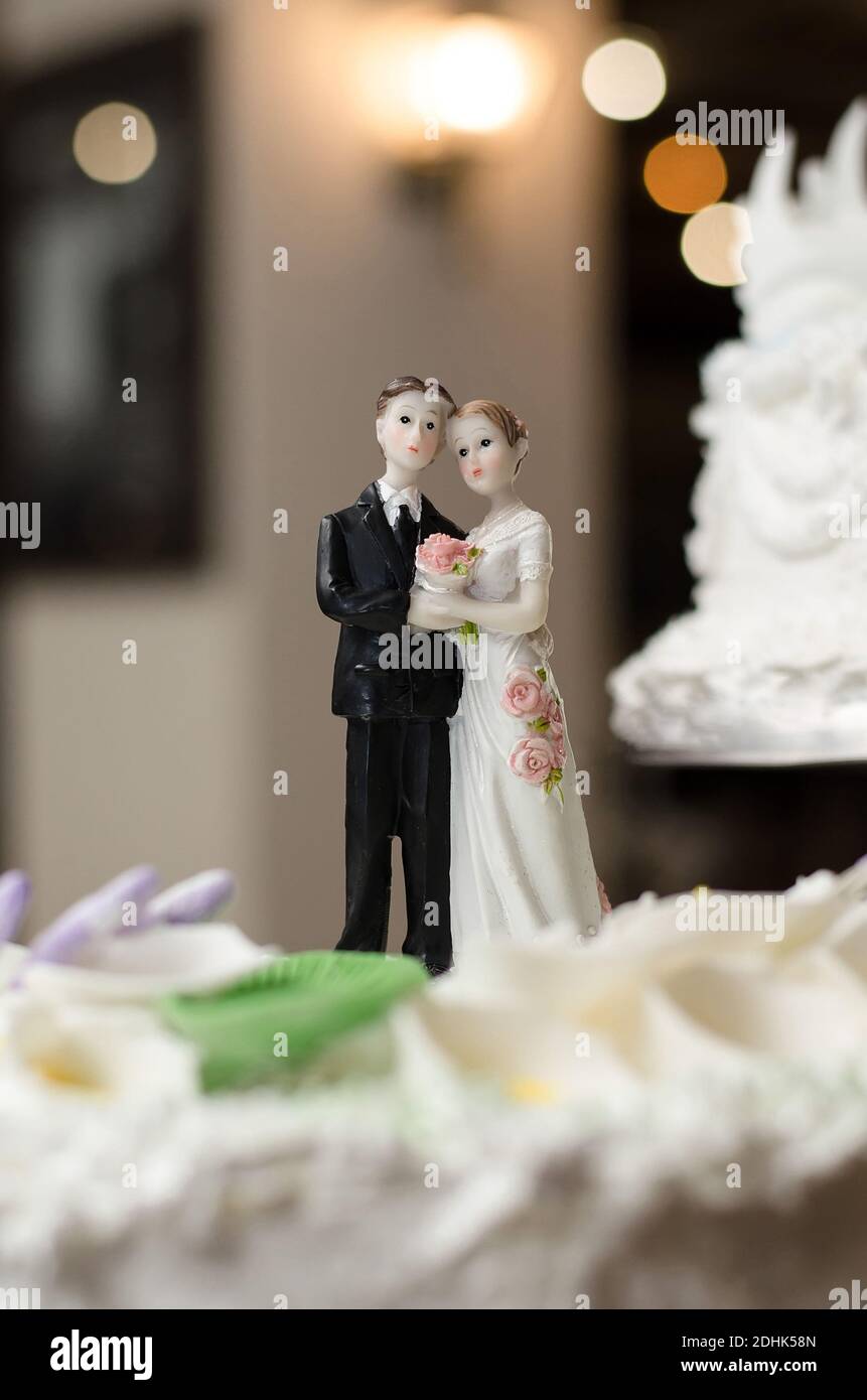 New Cake Toppers Dolls Figurine per sposi divertenti Toppers per torta  nuziale Stand Topper decorazione forniture