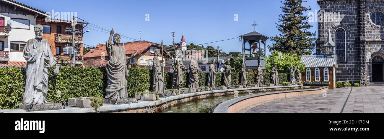 Le statue dei 12 apostoli di Gesù della Chiesa di San Pietro, Città di Gramado RS Brasile. Foto Stock