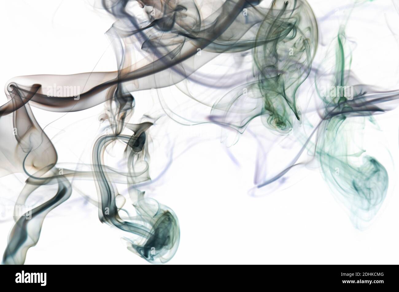 Linee della curva di fumo astratte uniformi su sfondo bianco. Banner di progettazione grafica Foto Stock