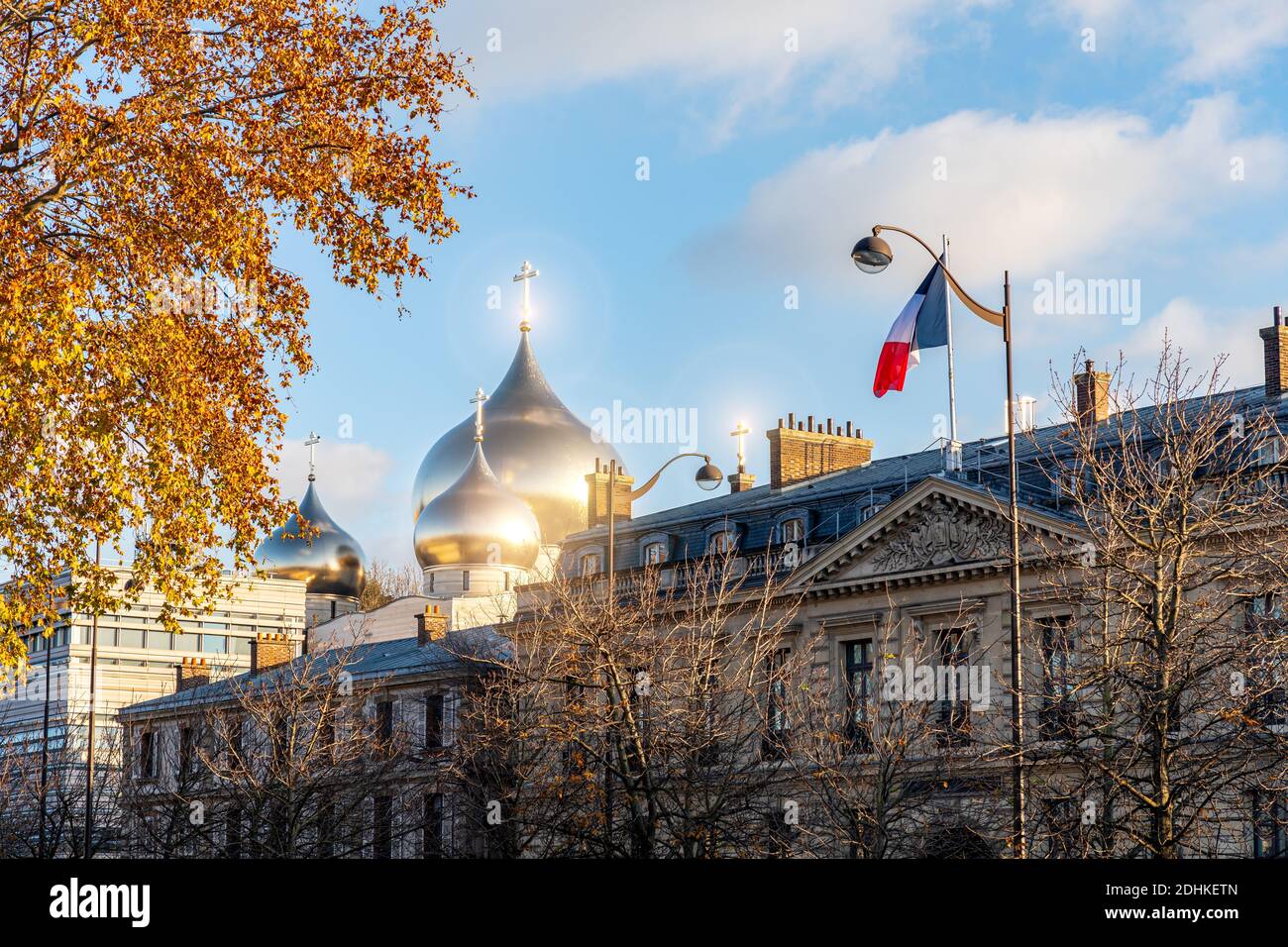 Riflessione del sole sulle cupole della Santissima Trinità Russi Ortodossi Cattedrale - Parigi Foto Stock