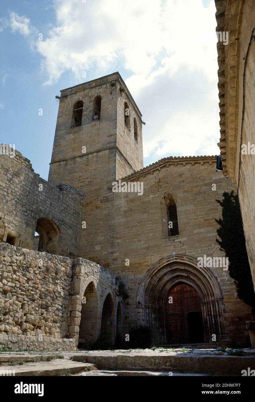 Spagna, Catalogna, provincia di Lleida, regione Urgell, Guimerà. La chiesa parrocchiale di Santa Maria. Fu costruito nel XIV secolo, con varie modifiche apportate nel corso dei secoli. Foto Stock